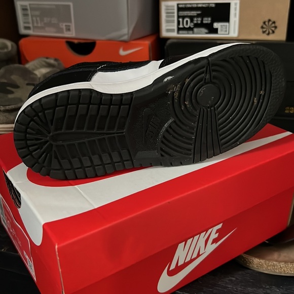 Nike Dunk Low (TDE) - Picture 3 of 4